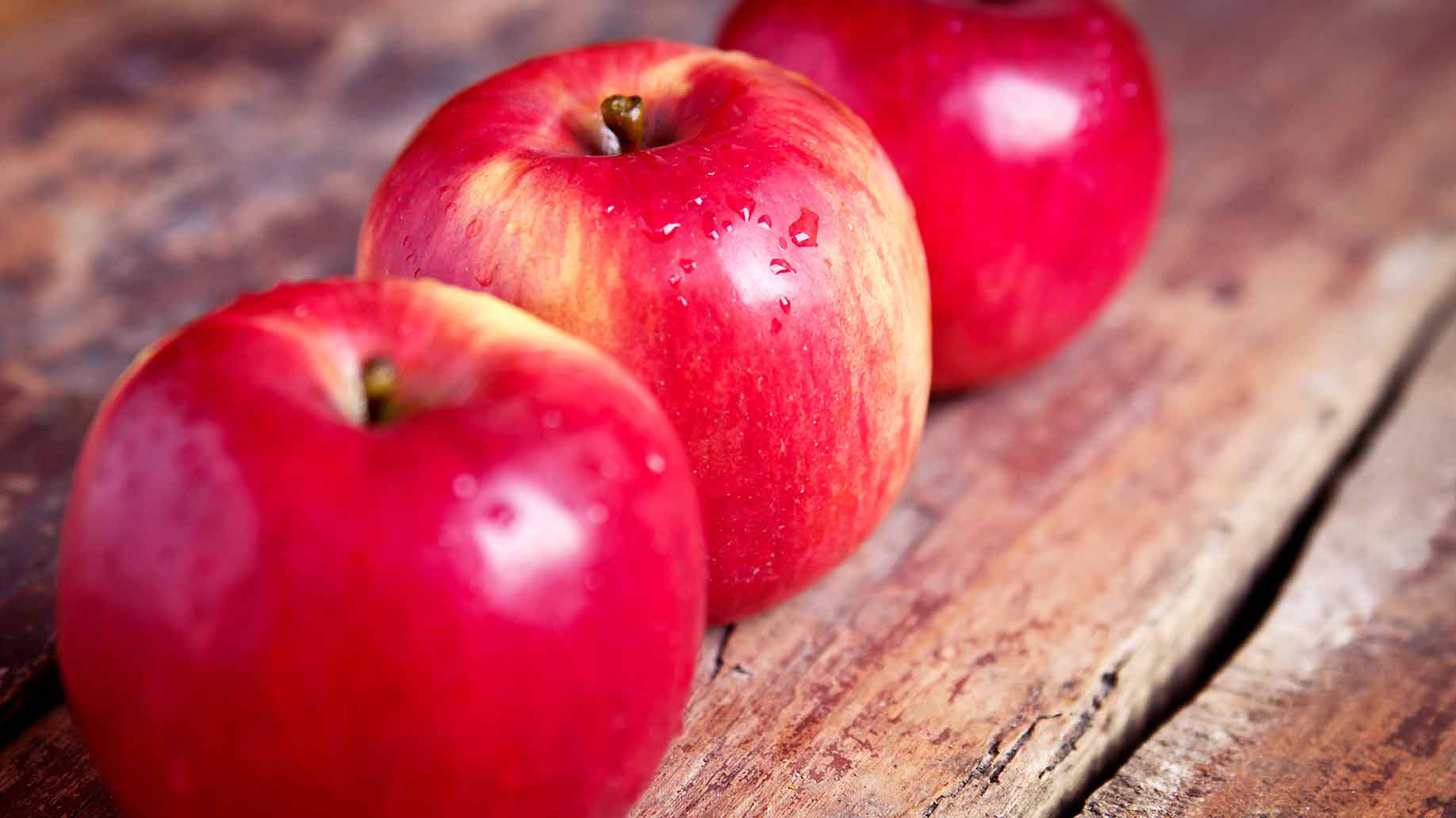 apples red fresh juicy fresh fruit