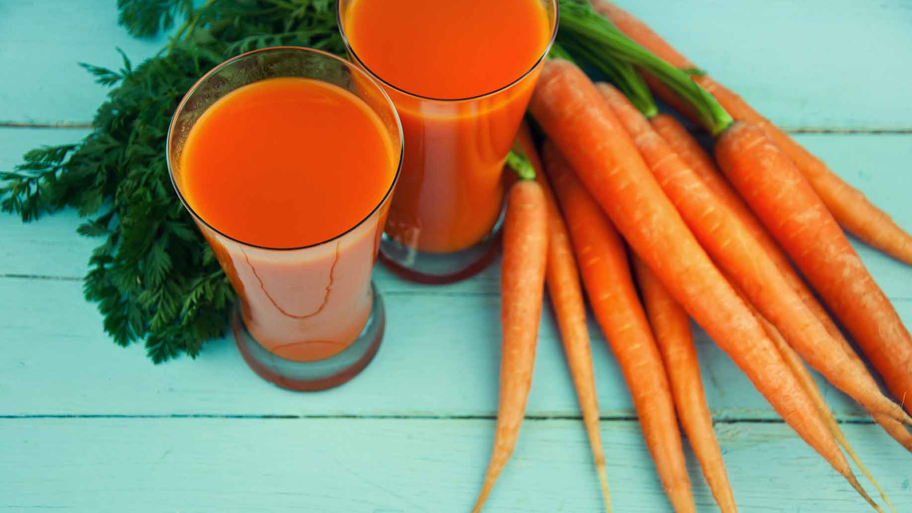 carrot juice fresh carrots green leaves detox liver diy cleanse remove toxins naturally