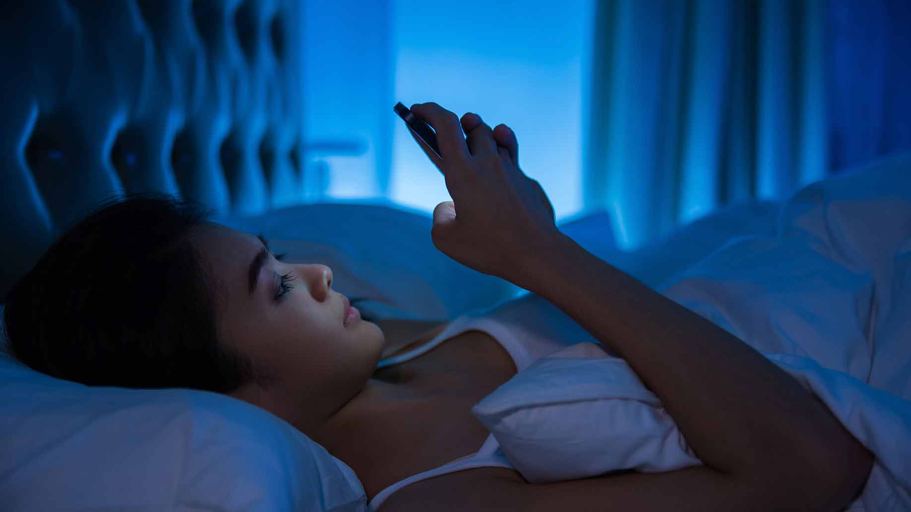 sleep better natural remedies cut out electronic screens before bed